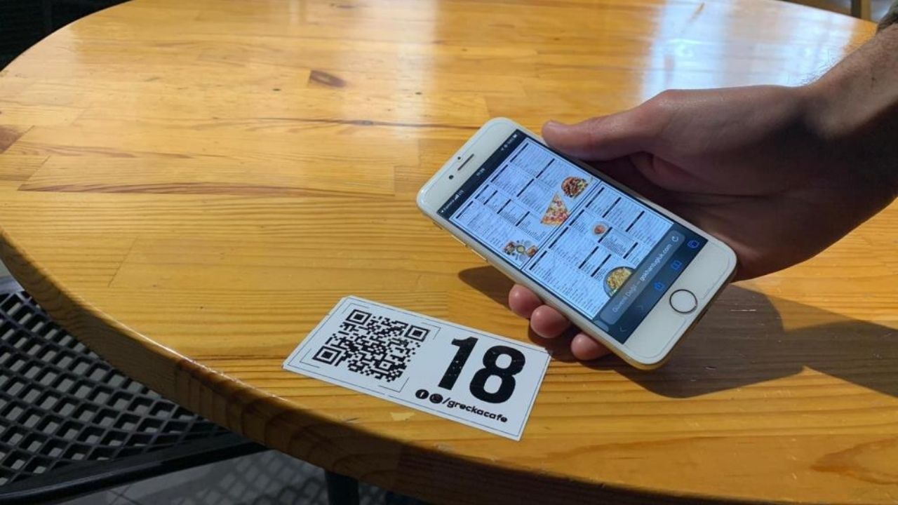 Fiyatlar sürekli değişince işletmeciler çözümü QR kodlu menüde buldular